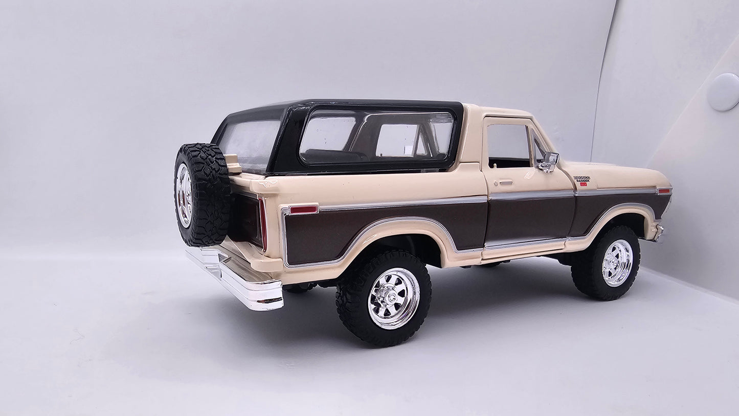 Ford Bronco 1978 - Escala 1/24 - Motormax (sin caja)