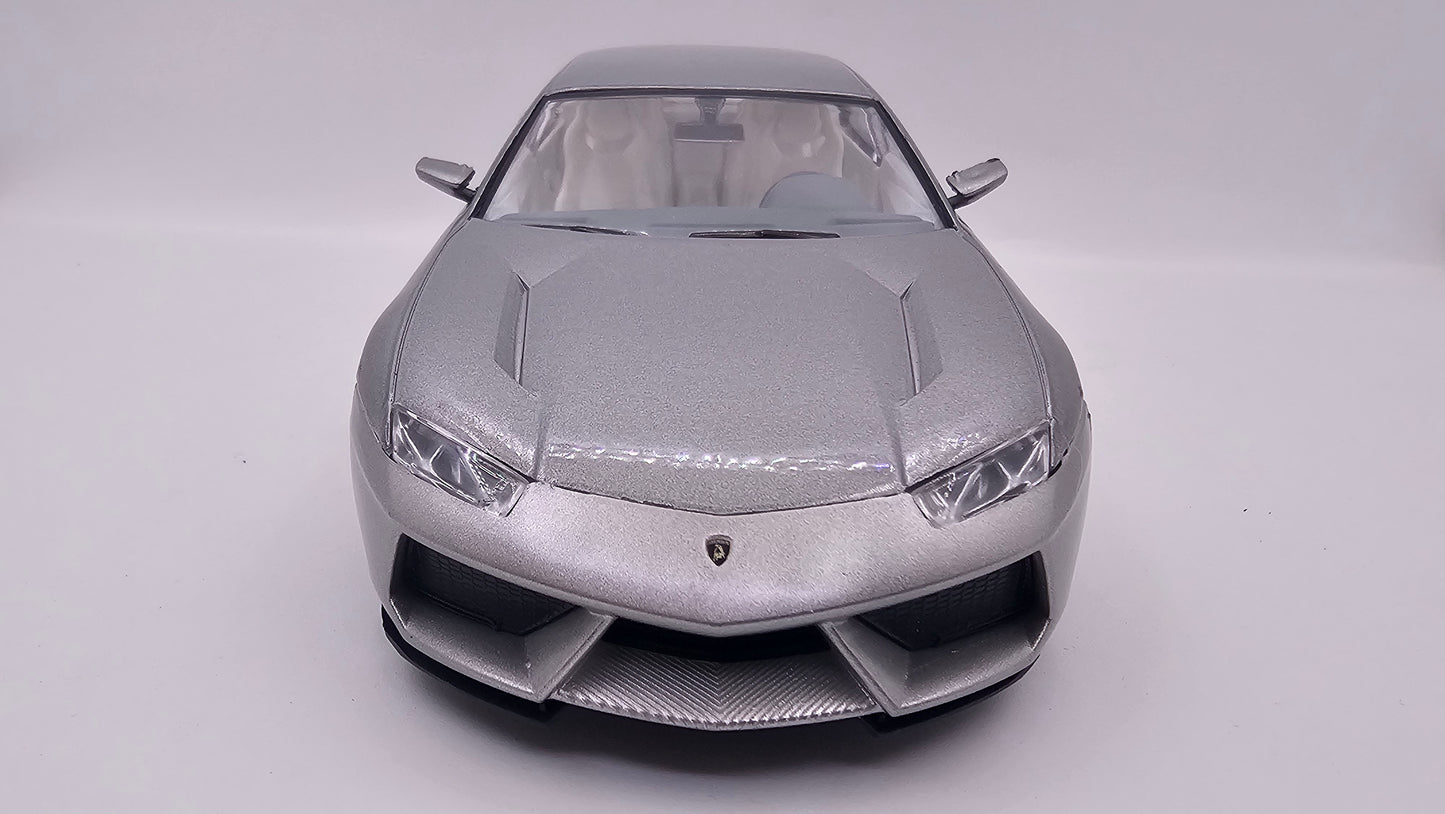 Lamborghini Estoque - Escala 1/24 - Motor Max (sin caja)