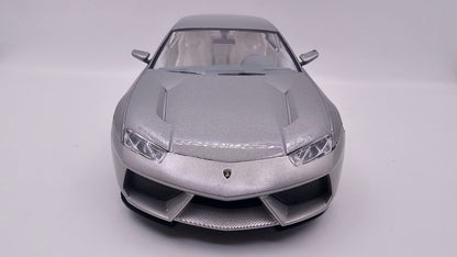 Lamborghini Estoque - Escala 1/24 - Motor Max (sin caja)