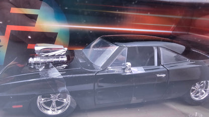 Dodge Charger R/T "Rápido y Furioso" c/Personaje de Dominic Toretto  - Escala 1/24 - Jada