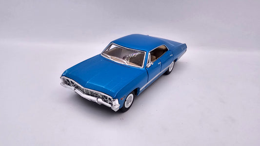 Chevrolet Impala 1967- Escala 1/43 - Kinsmart - (Sin caja)