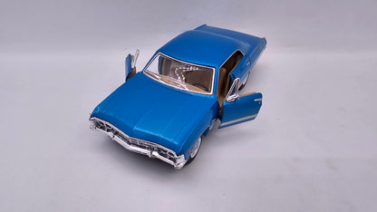 Chevrolet Impala 1967- Escala 1/43 - Kinsmart - (Sin caja)