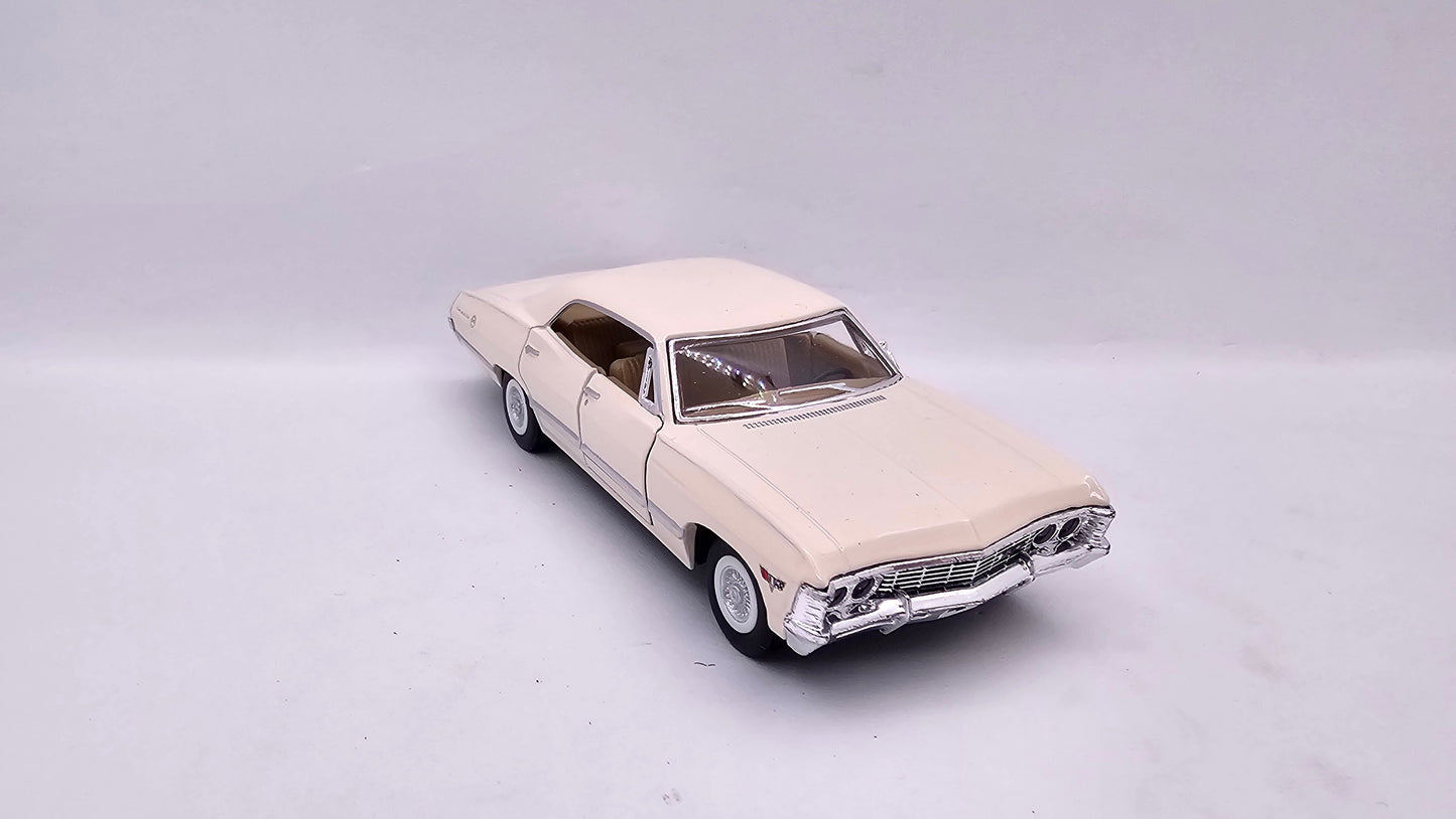 Chevrolet Impala 1967- Escala 1/43 - Kinsmart - (Sin caja)