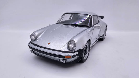 Porsche 911 Turbo - Escala 1/24 - Welly - (Sin caja)