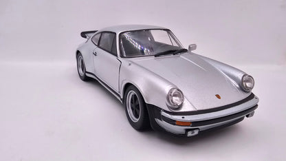 Porsche 911 Turbo - Escala 1/24 - Welly - (Sin caja)