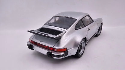 Porsche 911 Turbo - Escala 1/24 - Welly - (Sin caja)