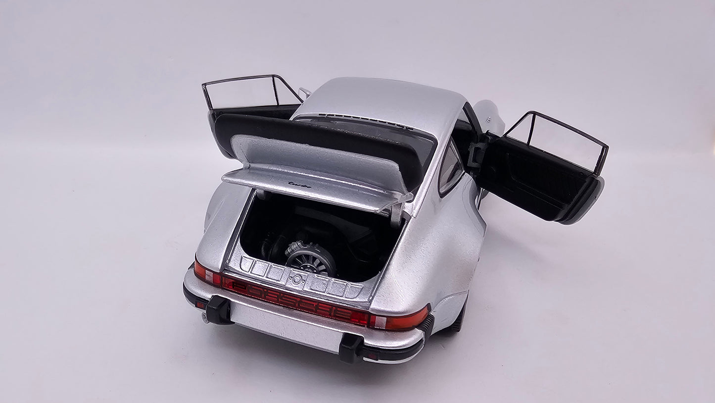 Porsche 911 Turbo - Escala 1/24 - Welly - (Sin caja)
