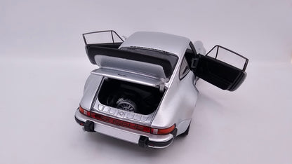 Porsche 911 Turbo - Escala 1/24 - Welly - (Sin caja)