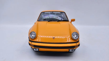 Porsche 911 Turbo - Escala 1/24 - Welly - (Sin caja)