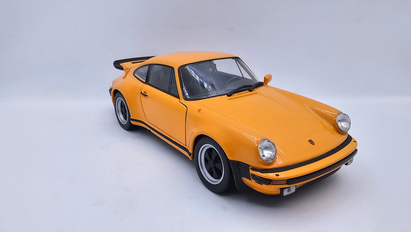 Porsche 911 Turbo - Escala 1/24 - Welly - (Sin caja)