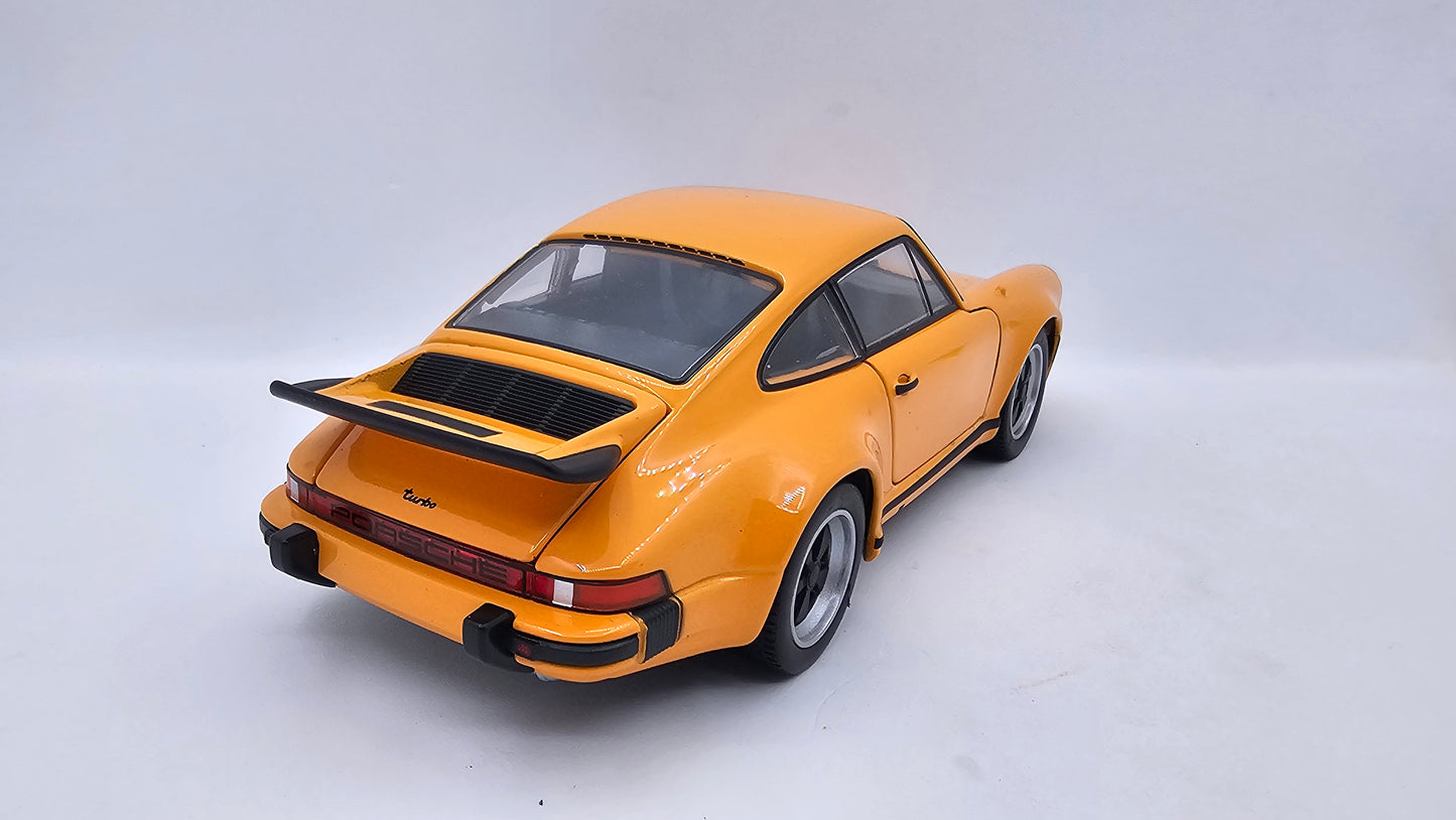 Porsche 911 Turbo - Escala 1/24 - Welly - (Sin caja)