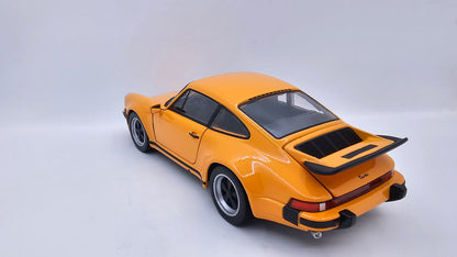 Porsche 911 Turbo - Escala 1/24 - Welly - (Sin caja)