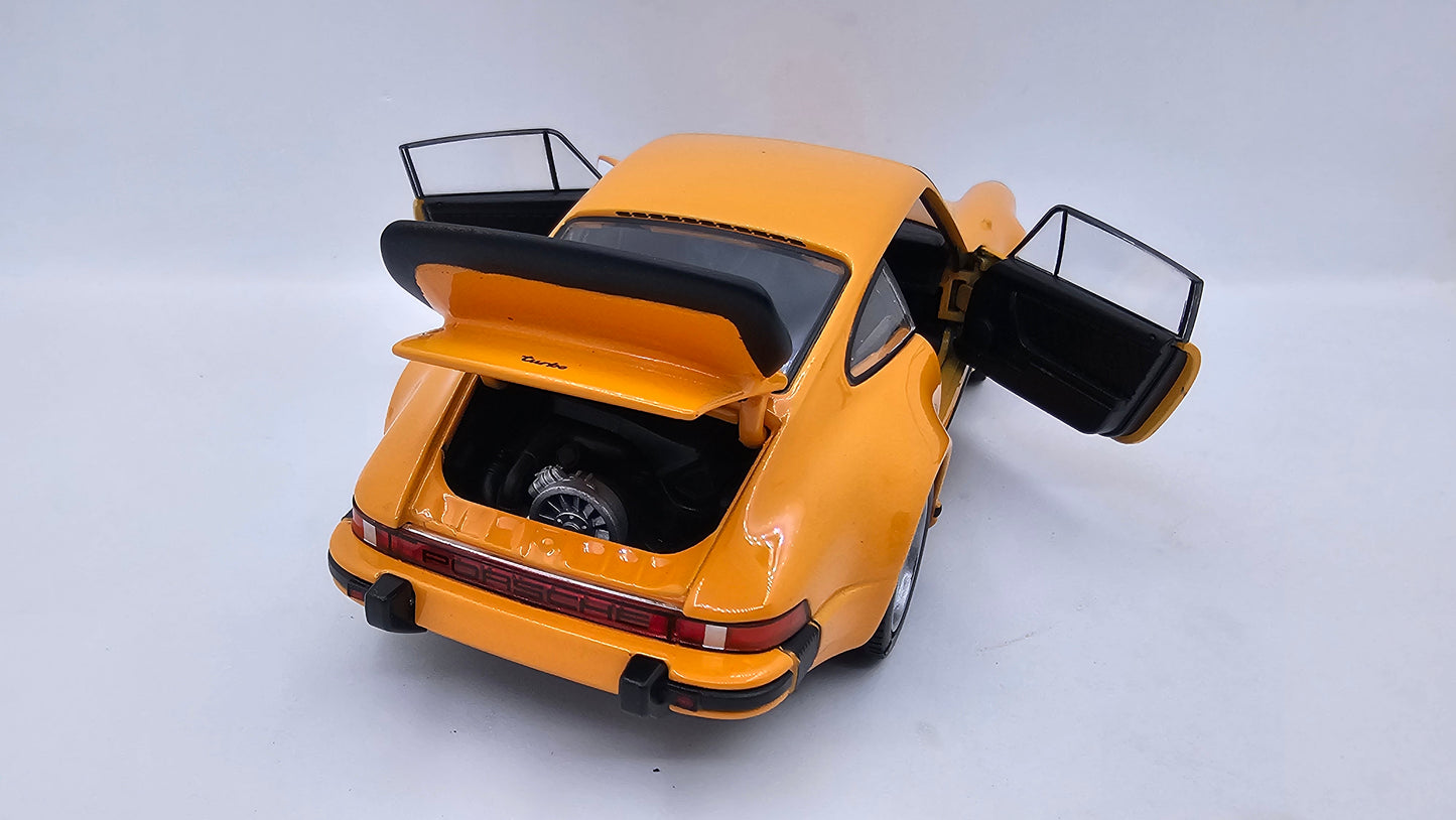 Porsche 911 Turbo - Escala 1/24 - Welly - (Sin caja)