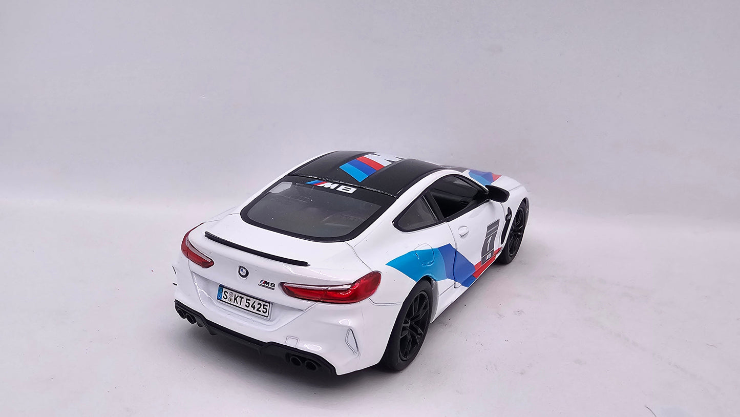 BMW M8 Competition Coupé - Escala 1/38 - Kinsmart - (Sin caja)