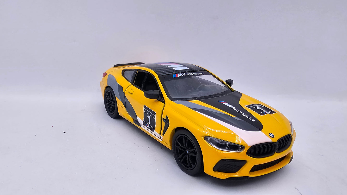 BMW M8 Competition Coupé - Escala 1/38 - Kinsmart - (Sin caja)
