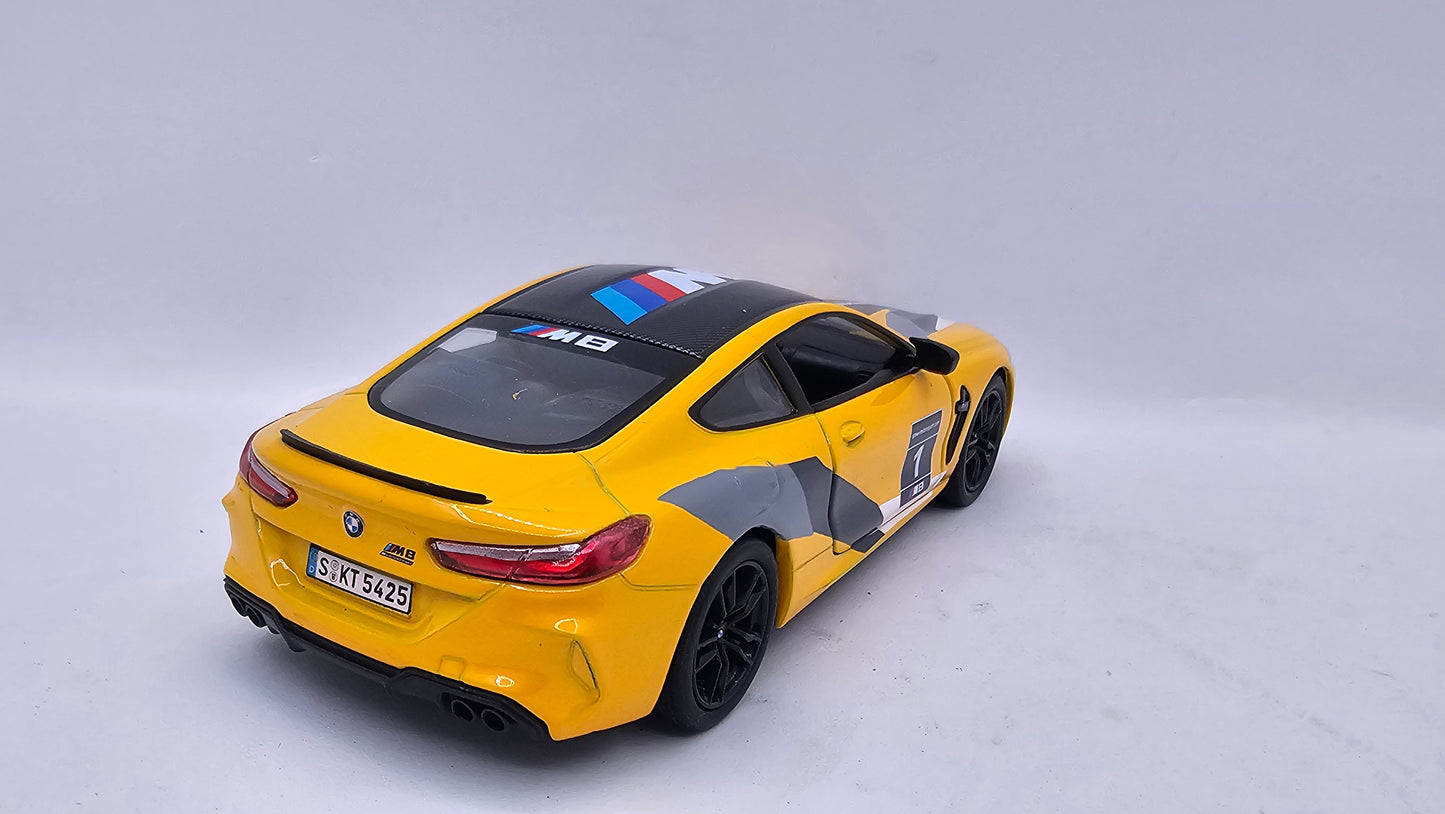BMW M8 Competition Coupé - Escala 1/38 - Kinsmart - (Sin caja)