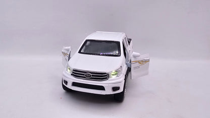 Toyota Hilux 4x4 - Escala 1/32 - Con Luces y Sonidos - Kingstoy - (Sin caja)