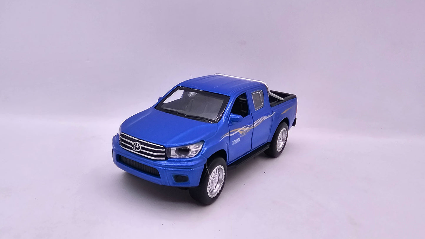 Toyota Hilux 4x4 - Escala 1/32 - Con Luces y Sonidos - Kingstoy - (Sin caja)