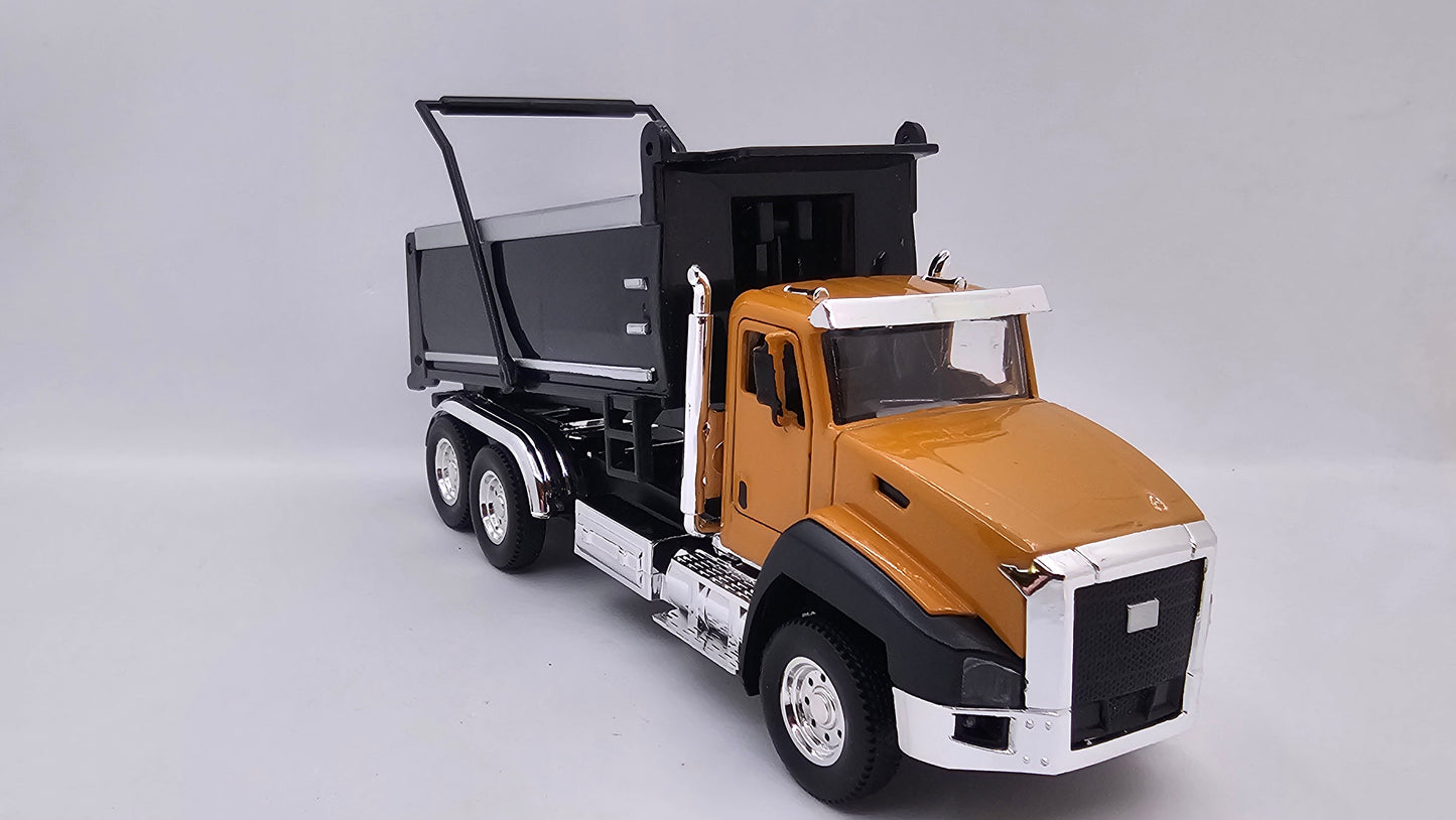 Camion Volquete Caterpillar CT660 - Escala 1/50 - Max Metal