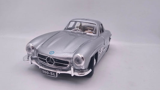 Mercedes Benz 300 SL 1954 - Escala 1/24 - Burago - (Sin caja)