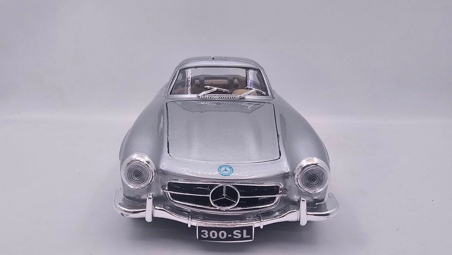 Mercedes Benz 300 SL 1954 - Escala 1/24 - Burago - (Sin caja)