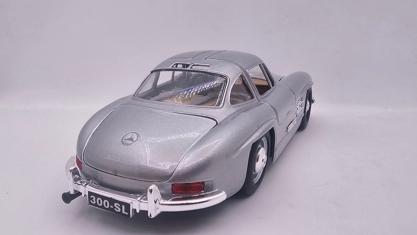 Mercedes Benz 300 SL 1954 - Escala 1/24 - Burago - (Sin caja)