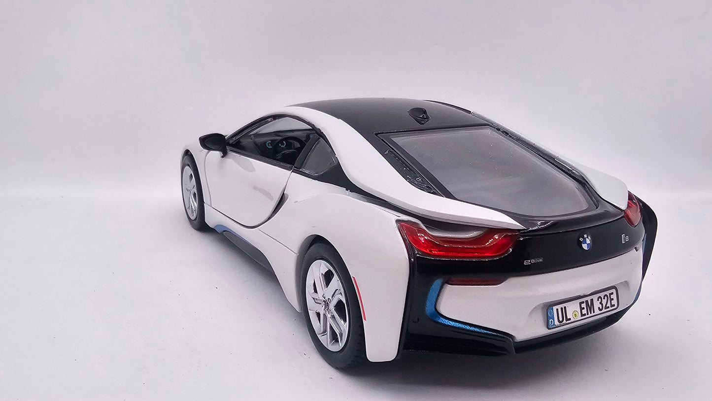 BMW i8 Coupe 2018 - Escala 1/24 - MotorMax - (Sin caja)