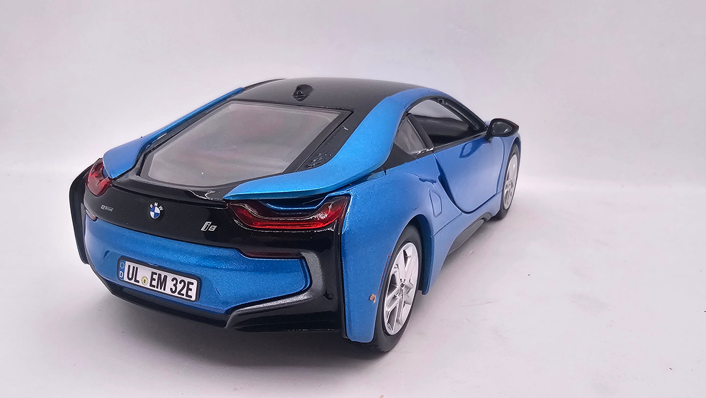 BMW i8 Coupe 2018 - Escala 1/24 - MotorMax - (Sin caja)