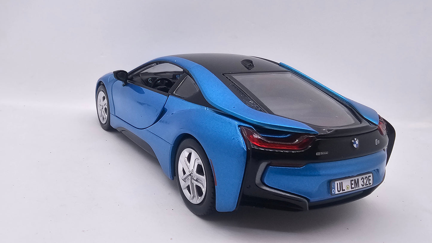 BMW i8 Coupe 2018 - Escala 1/24 - MotorMax - (Sin caja)