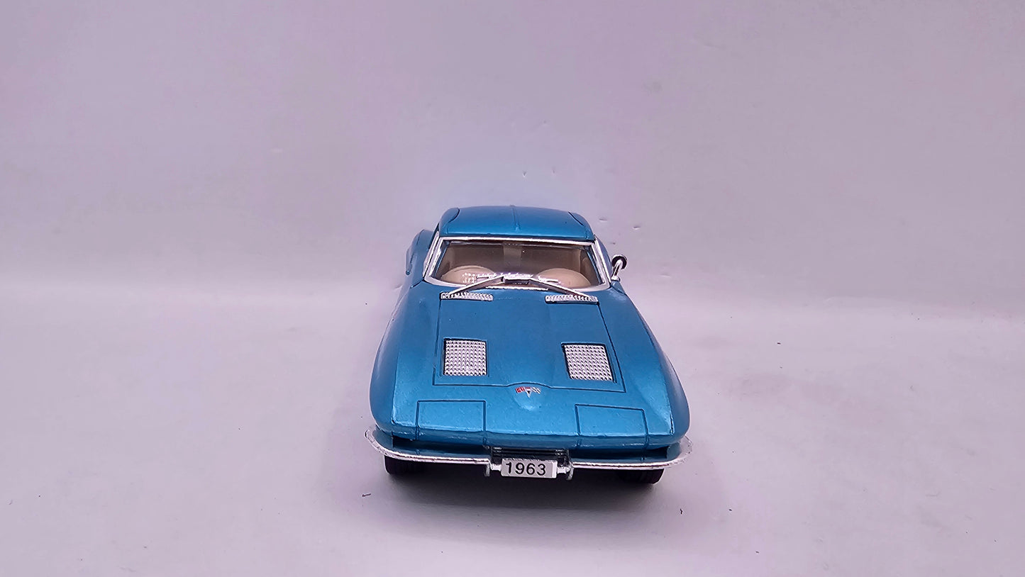 Chevrolet Corvette Sting Ray 1963 - Escala 1/36 - Kinsmart - (Sin caja)
