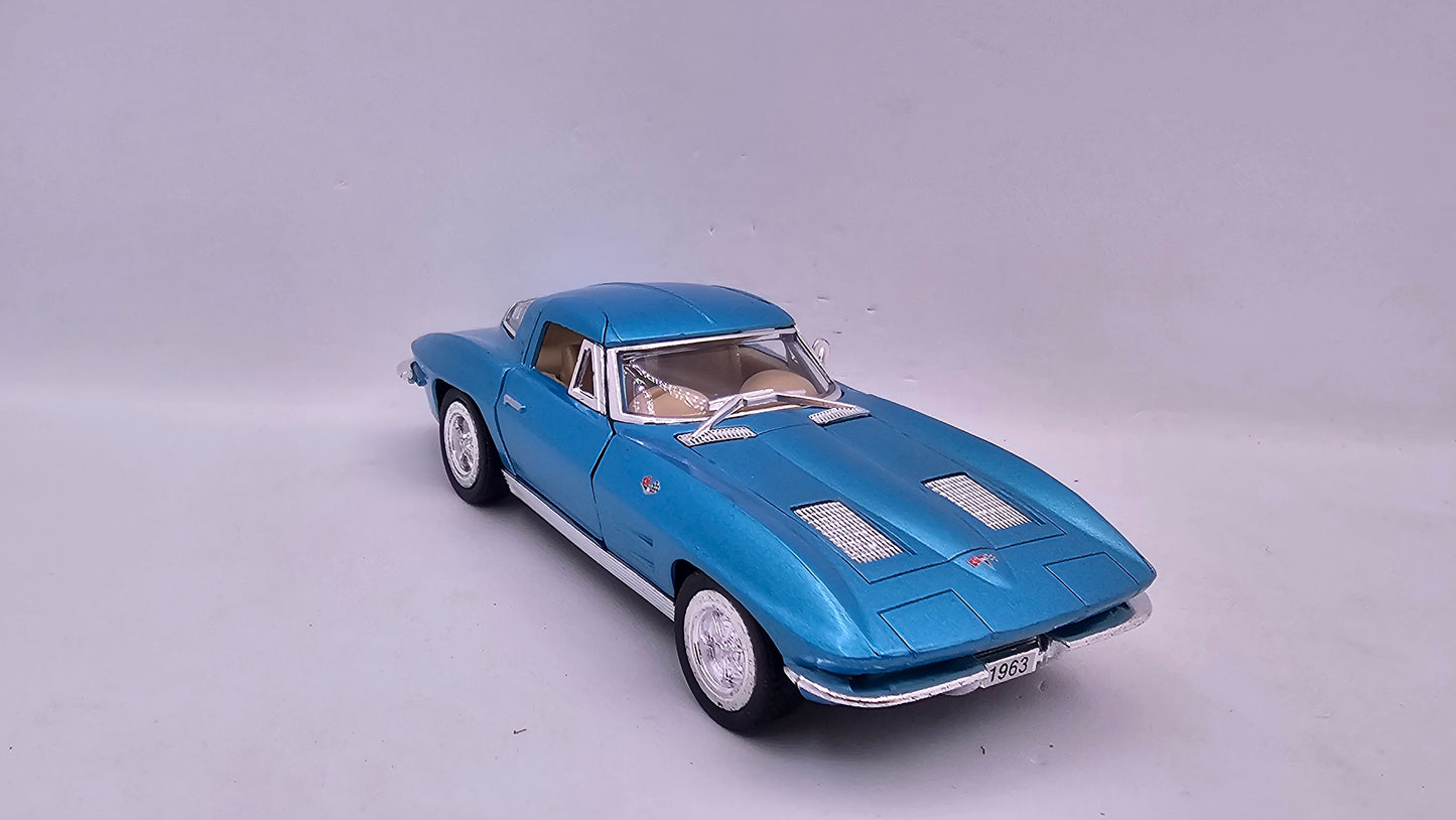 Chevrolet Corvette Sting Ray 1963 - Escala 1/36 - Kinsmart - (Sin caja)