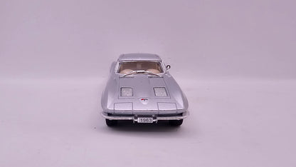 Chevrolet Corvette Sting Ray 1963 - Escala 1/36 - Kinsmart - (Sin caja)