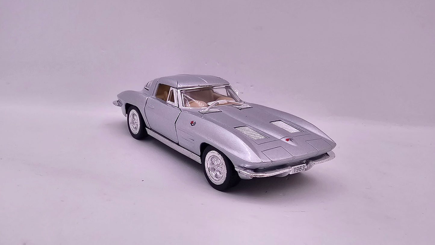 Chevrolet Corvette Sting Ray 1963 - Escala 1/36 - Kinsmart - (Sin caja)