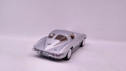 Chevrolet Corvette Sting Ray 1963 - Escala 1/36 - Kinsmart - (Sin caja)