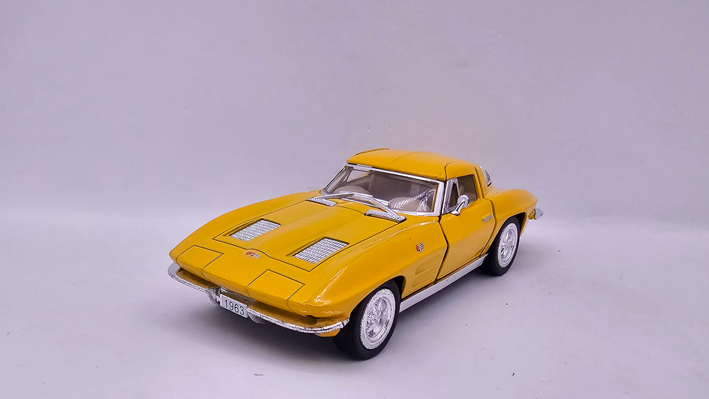 Chevrolet Corvette Sting Ray 1963 - Escala 1/36 - Kinsmart - (Sin caja)