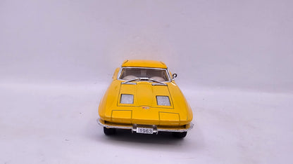 Chevrolet Corvette Sting Ray 1963 - Escala 1/36 - Kinsmart - (Sin caja)