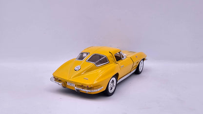 Chevrolet Corvette Sting Ray 1963 - Escala 1/36 - Kinsmart - (Sin caja)