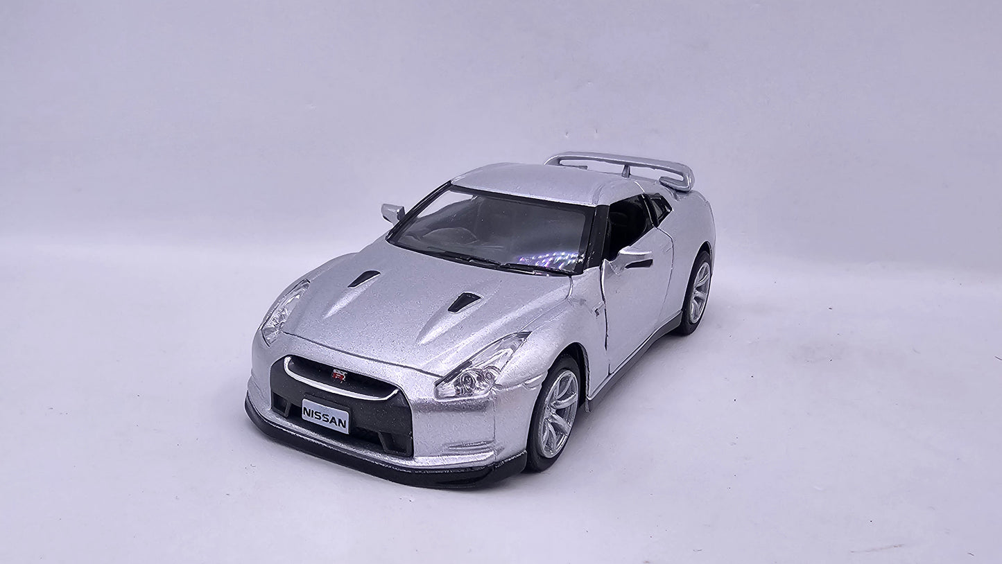 Nissan GT-R R35 2009 - Escala 1/36 - Kinsmart - (Sin caja)