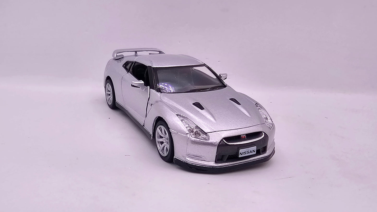 Nissan GT-R R35 2009 - Escala 1/36 - Kinsmart - (Sin caja)