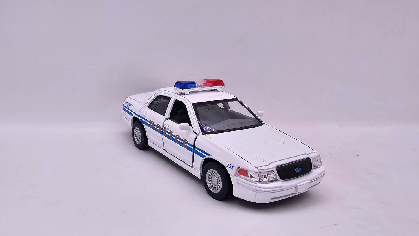 Ford Crown Victoria Police Interceptor - Escala 1/42 - Kinsmart - (Sin caja)