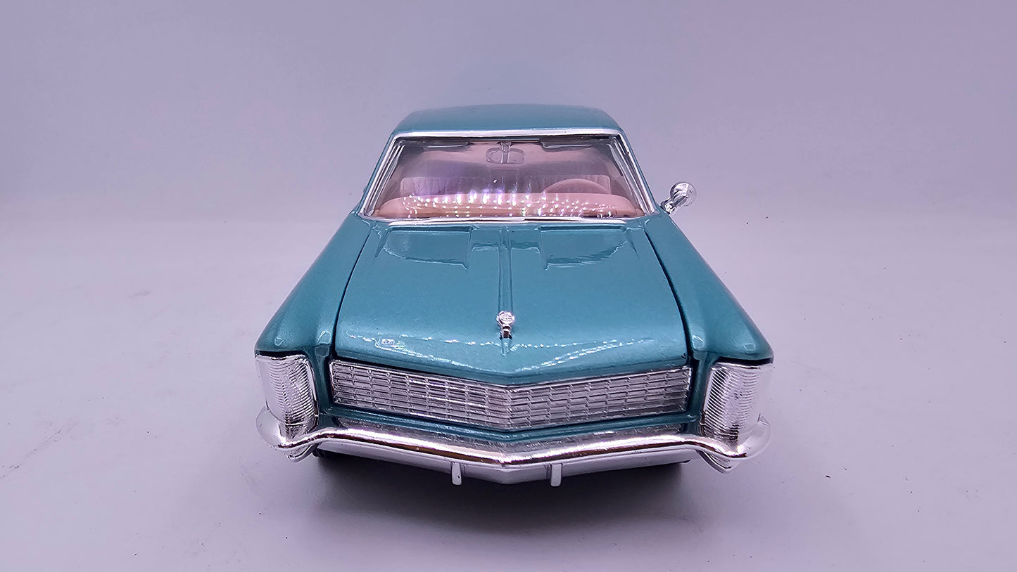 Buick Riviera Gran Sport 1965 - Escala 1/24 (1/26) - Maisto - (Sin caja)