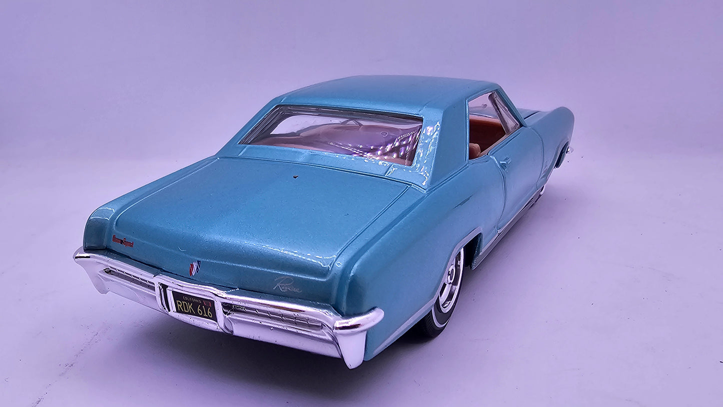Buick Riviera Gran Sport 1965 - Escala 1/24 (1/26) - Maisto - (Sin caja)