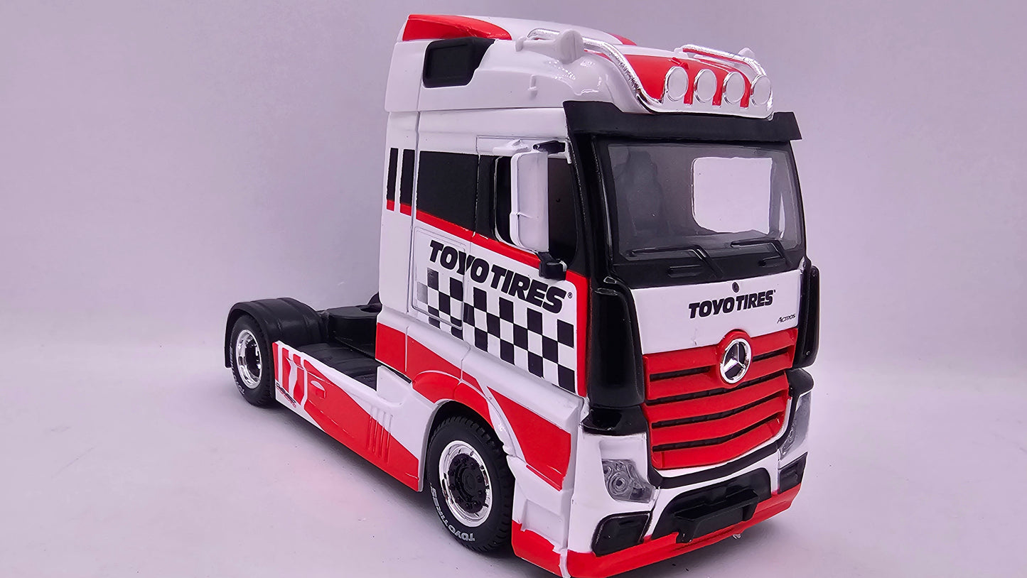 Camion Mercedes Benz Actros -  Escala 1/43 - Burago - (Sin Caja)