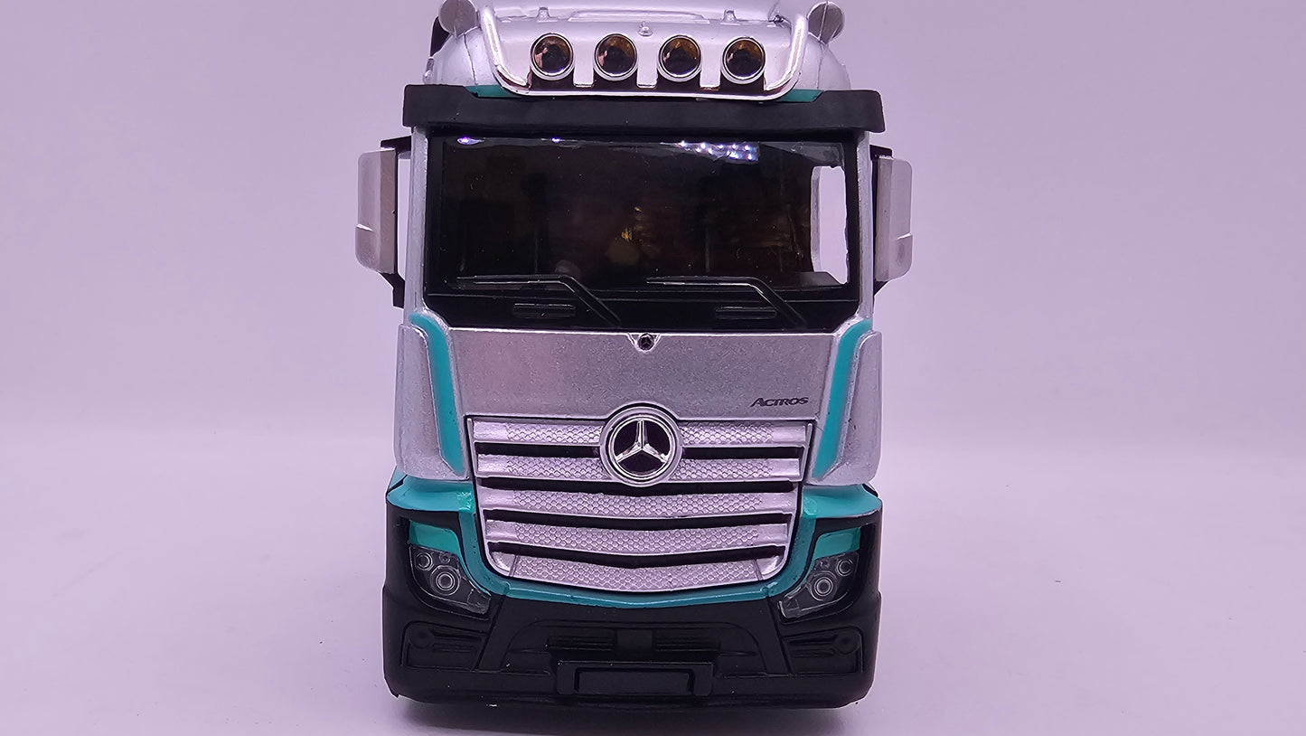 Camion Mercedes Benz Actros -  Escala 1/43 - Burago - (Sin Caja)