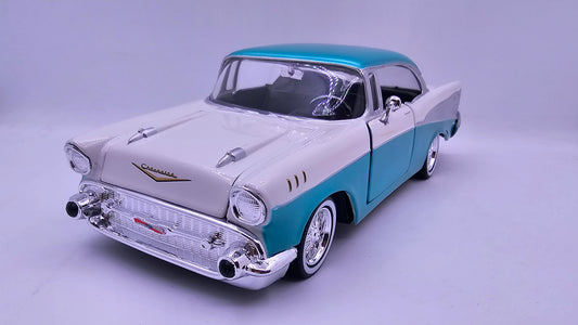 Chevy Bel Air 1957 Custom - Escala 1/24 - MotorMax - (Sin caja)