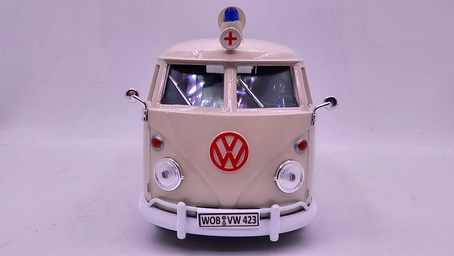 Volkswagen Type 2 Delivery Van Ambulancia - Escala 1/24 - MotorMax - (Sin caja)