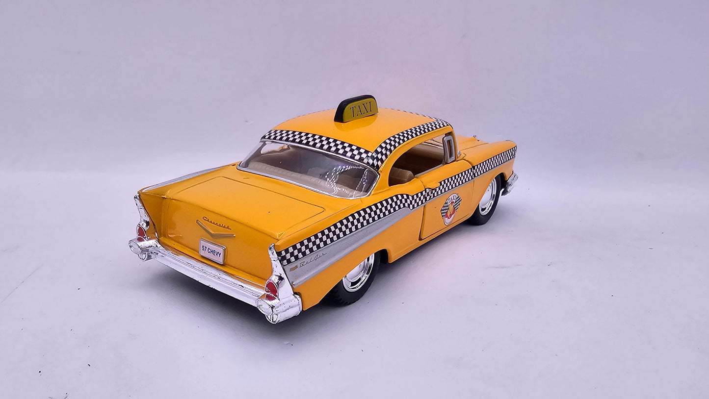Chevrolet Bel Air Taxi 1957 - Escala 1/40 - Kinsmart - (Sin caja)
