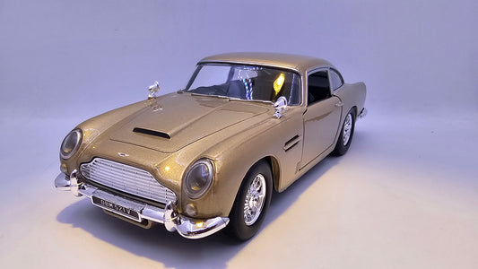 Aston Martin DB5 - Escala 1/24 - MotorMax - (Sin caja)