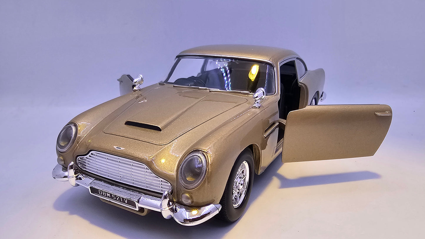 Aston Martin DB5 - Escala 1/24 - MotorMax - (Sin caja)