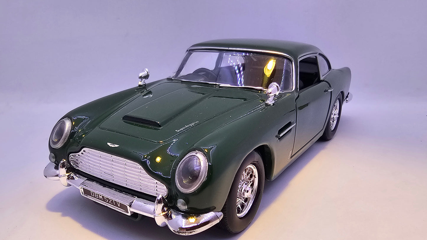 Aston Martin DB5 - Escala 1/24 - MotorMax - (Sin caja)